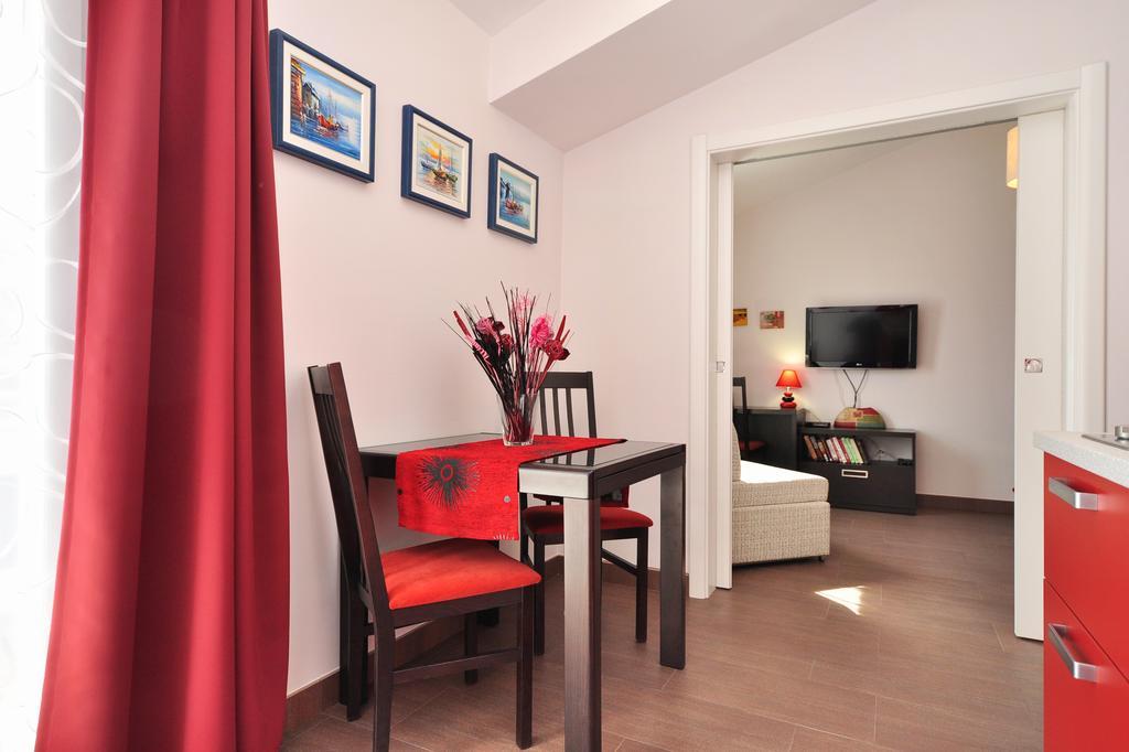 Apartments Zizic Kaštela Kamer foto